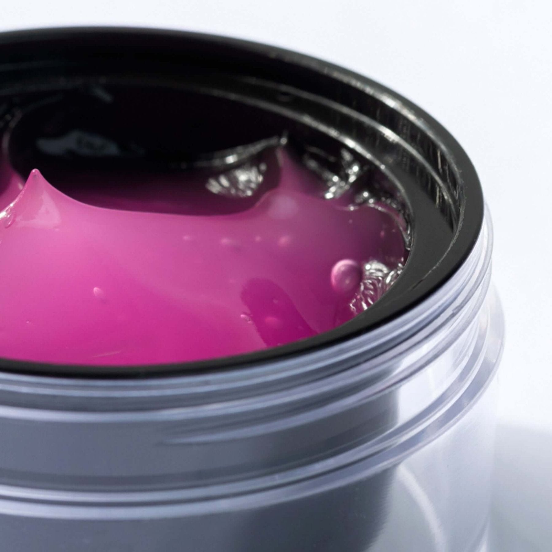 Textura leve e refrescante do hidratante Water Gel da PAM Skin, com acabamento transparente. Ideal para controle de brilho e hidratação de peles oleosas.